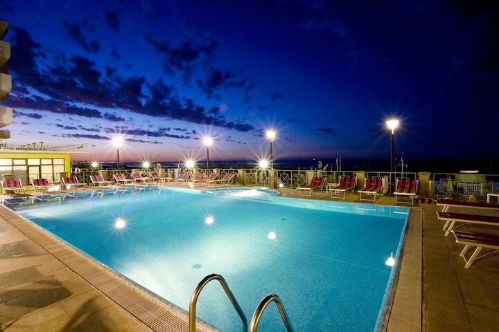 Pool 24 of 70