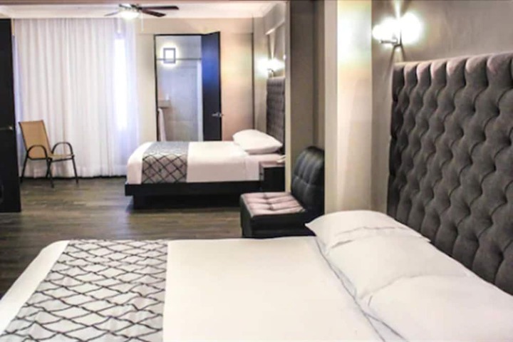 Room 5 of 17