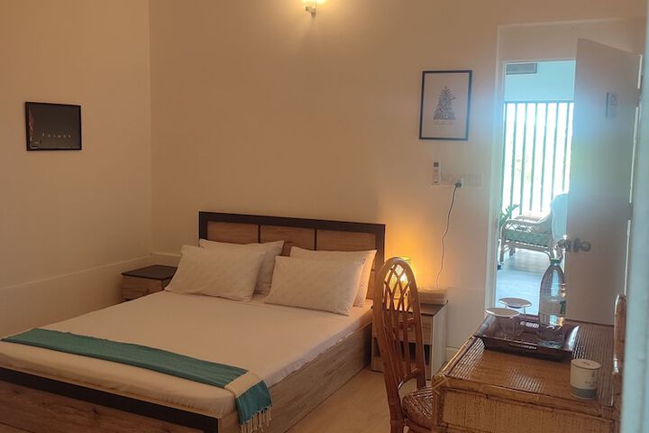 Room 2 of 33