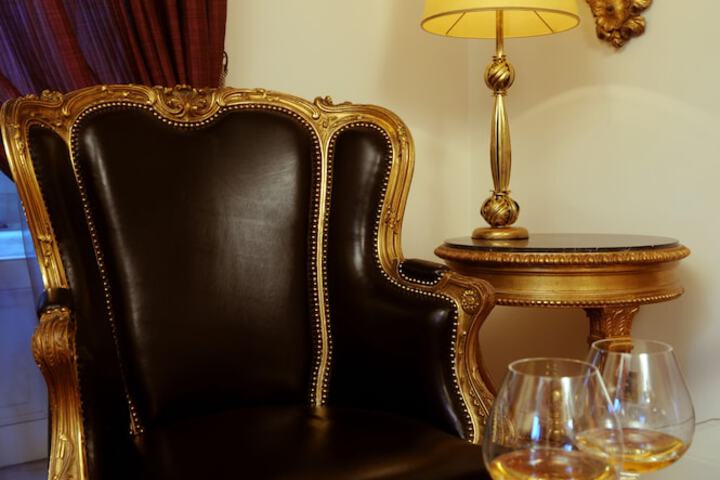 Lounge 61 of 77