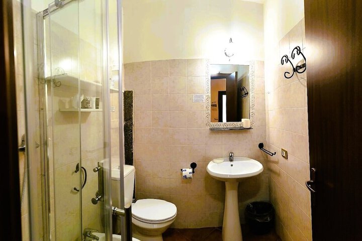 Room 76 of 98