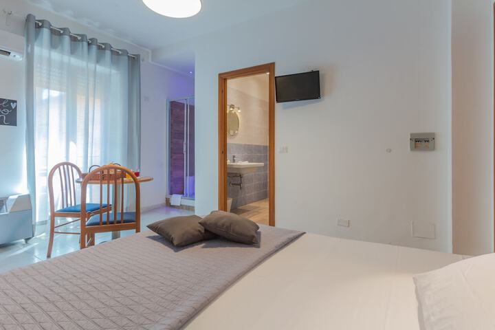 Room 52 of 90