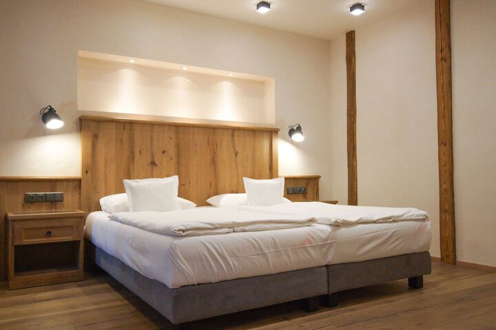 Room 3 of 44