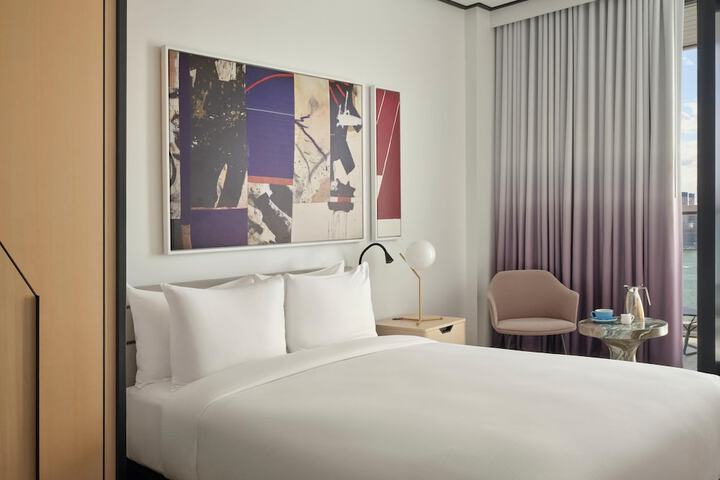 Room 25 of 143