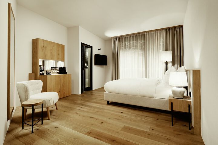 Room 33 of 83