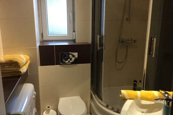 Room 7 of 12