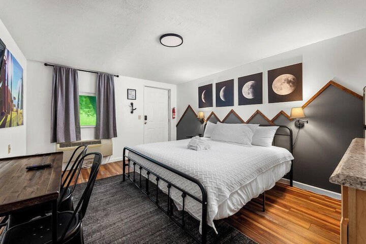 Room 2 of 61