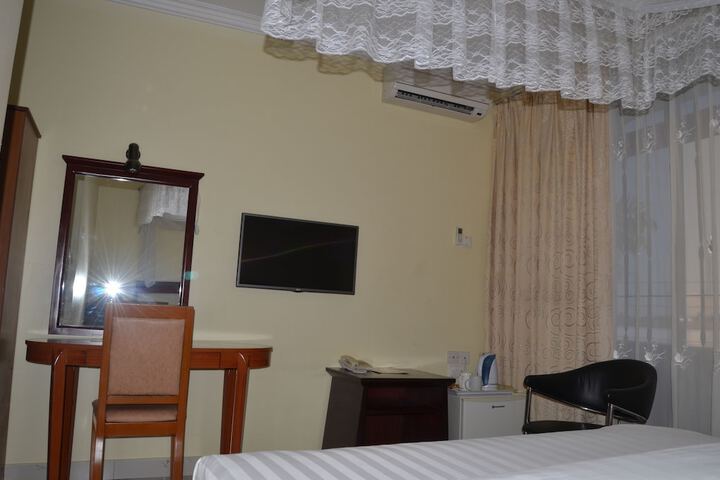 Room 3 of 11
