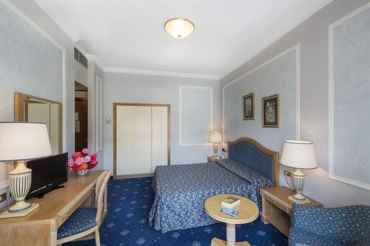 Room 9 of 62