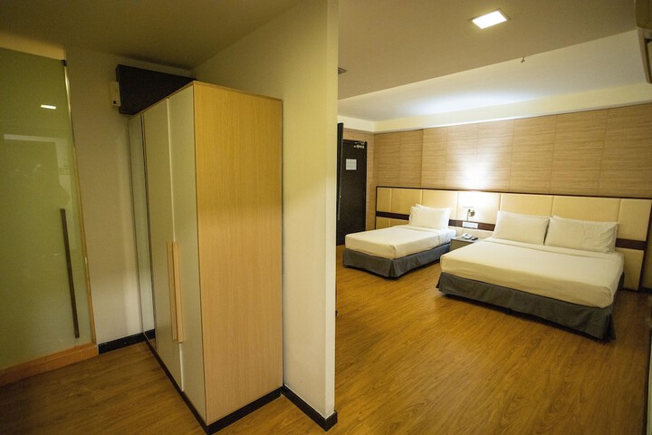 Room 18 of 110