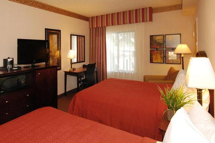 1 King Bed (8 of 16)