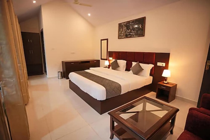 Room 4 of 16