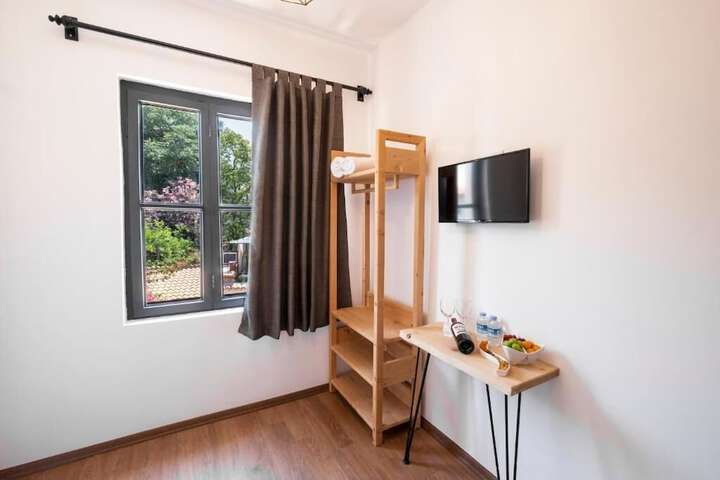 Room 5 of 26