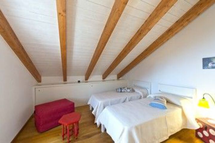 Room 11 of 24