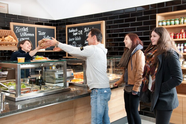 Dining 41 of 63