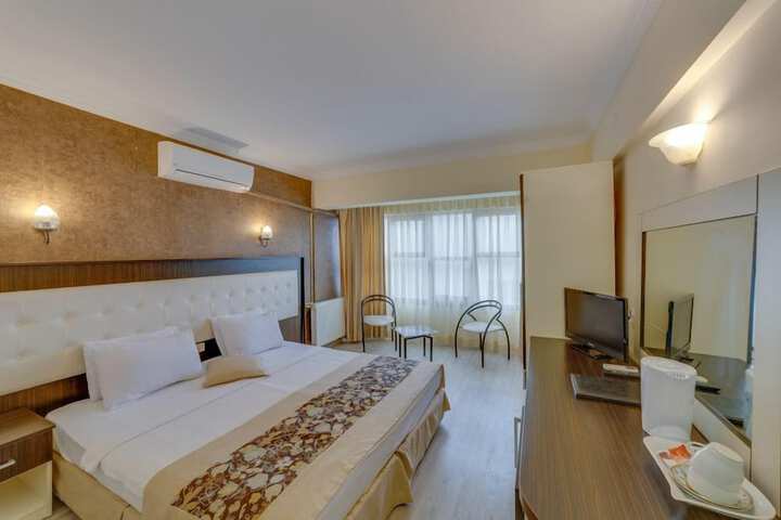 Room 4 of 16