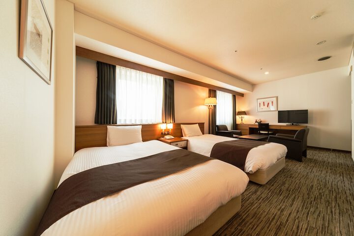 Room 2 of 36