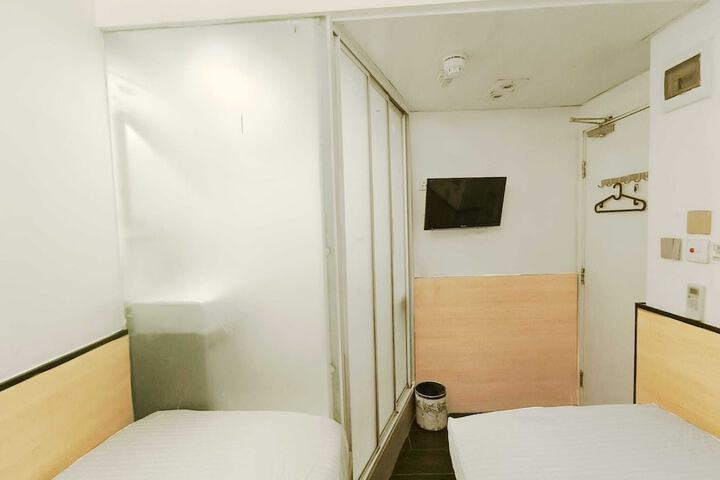 Room 51 of 69