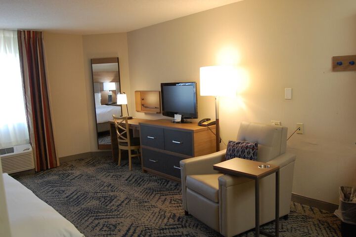 Queen Bed Accessible (6 of 32)