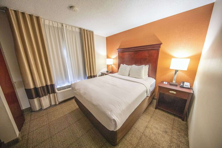 2 Queen Beds (14 of 14)