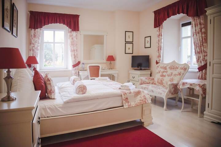 Room 7 of 48