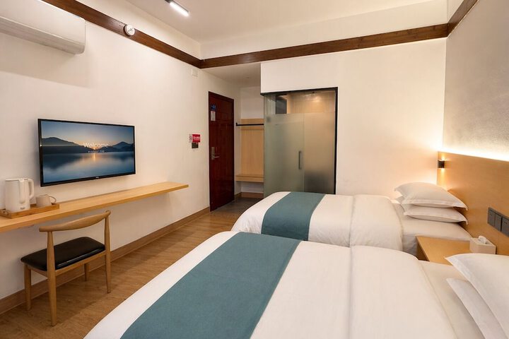 Room 21 of 43