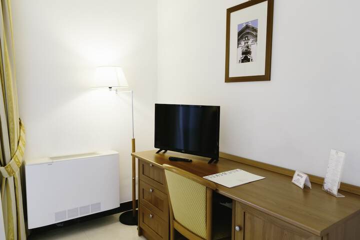 Room 17 of 77