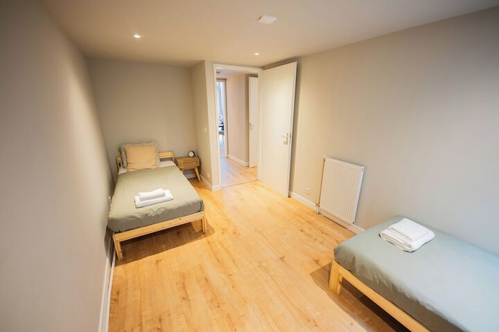 Room 4 of 51