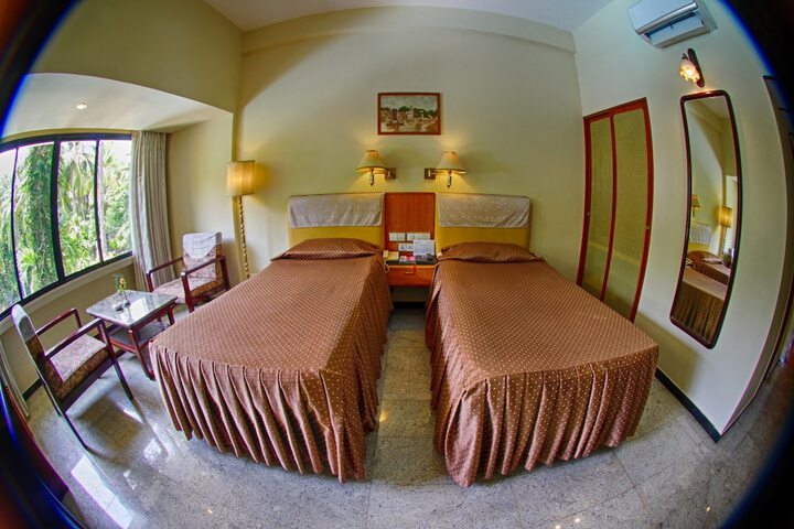 Room 6 of 25