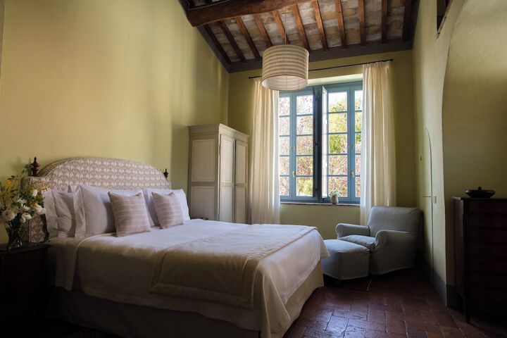 Room 40 of 141