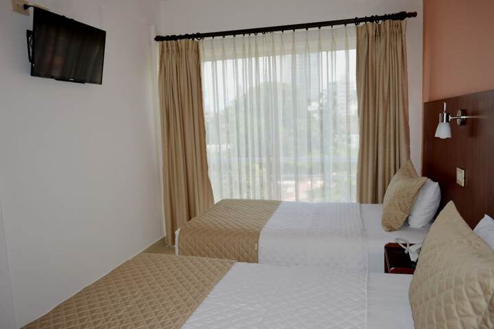 Room 8 of 122