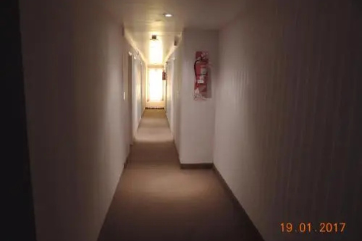Room 9 of 10