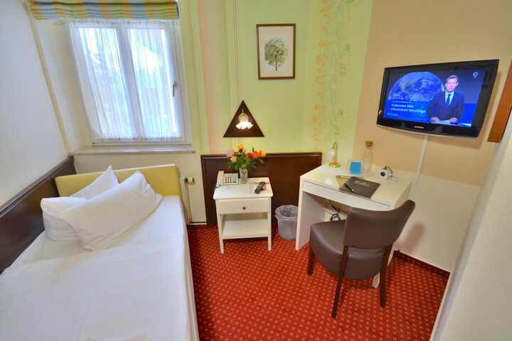 Room 5 of 85