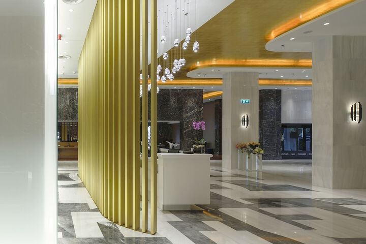 Entrance & Lobby