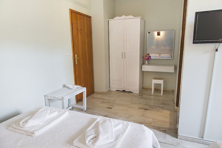 Room 8 of 25