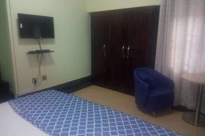 Room 7 of 17