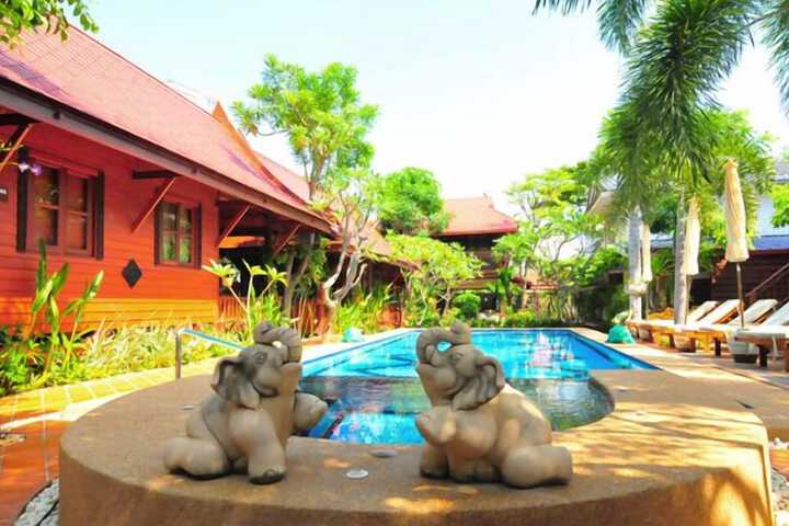 Pool Hotel