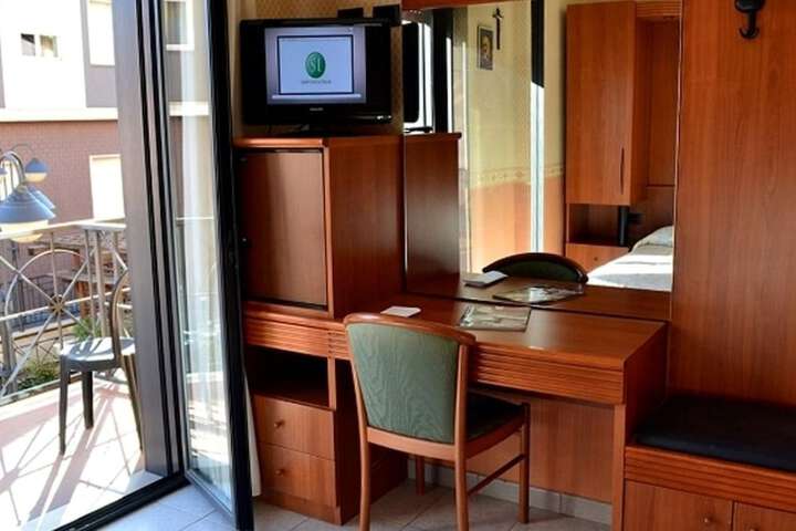 Room 10 of 39