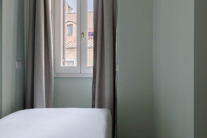 Room 9 of 71
