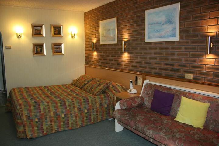 Room 6 of 19