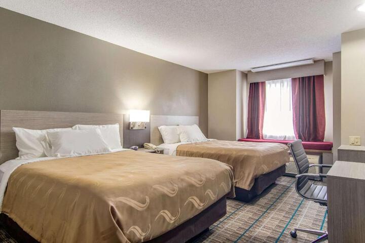 1 Queen Bed (14 of 21)