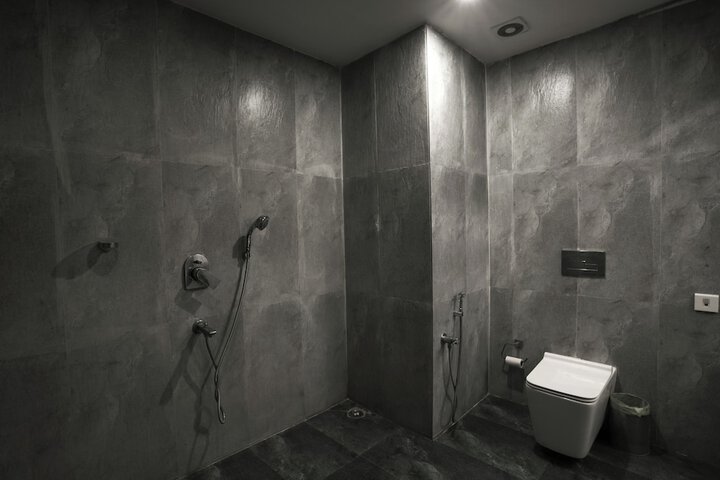 Room 32 of 86