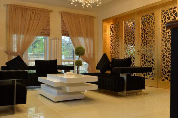 Entrance & Lobby