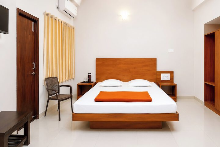 Room 10 of 16