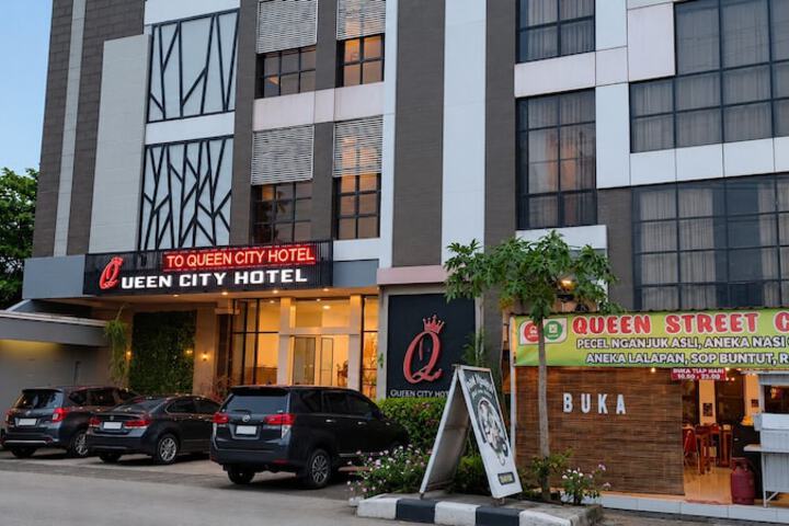 Photo of QUEEN CITY HOTEL