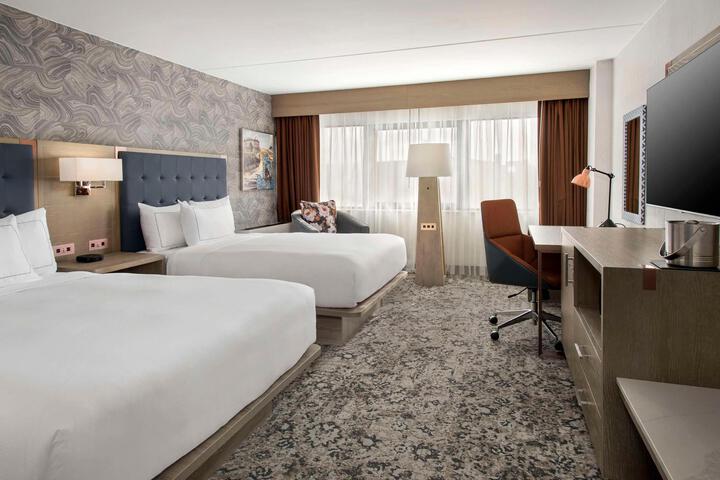 1 Queen Bed (3 of 9)