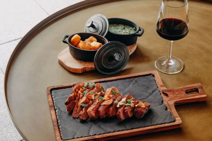 Dining 74 of 90