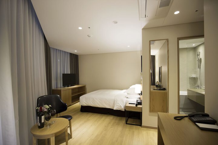 Room 16 of 66