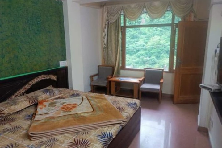 Room 4 of 10