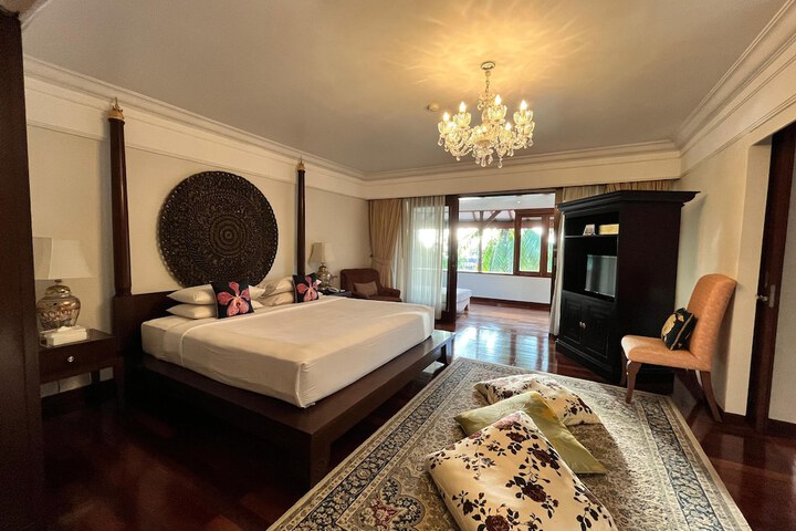 Room 18 of 90